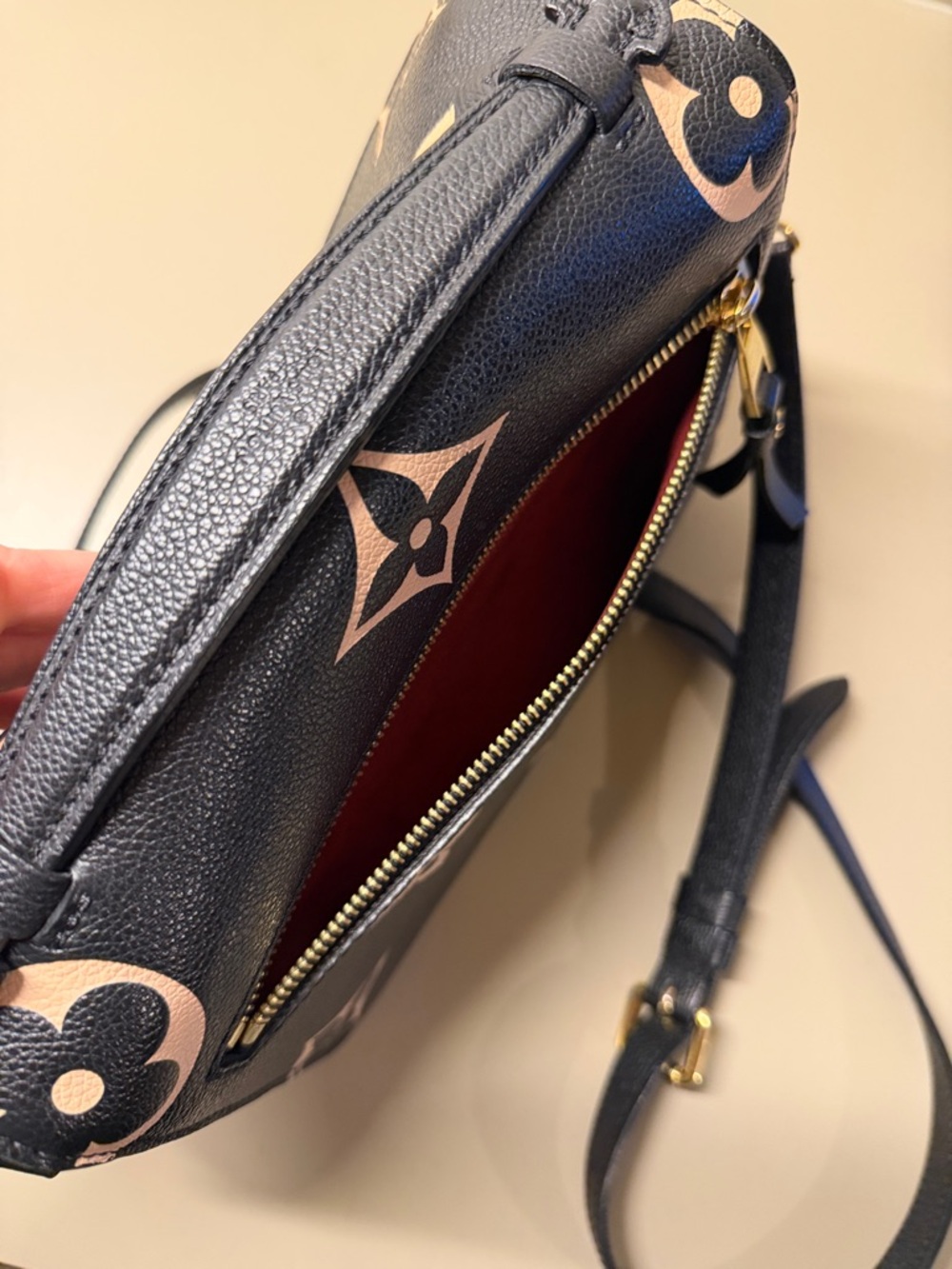 Louis Vuitton Pochette Métis crossbody purse - Picture 8 of 14